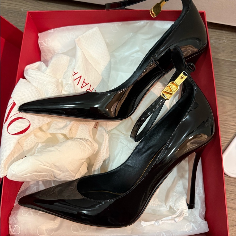100% Authentic Great condition/Valentino Black Patent Leather Ankle Stilettos